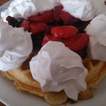 Pop's Cafe - Belgian waffle with cream and fruit - Breakfast & Brunch Near Me - Downey, California