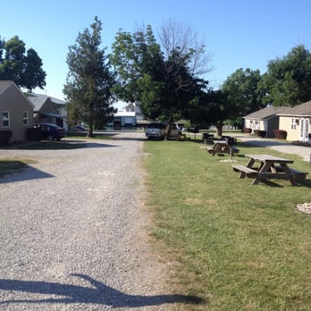 Little Ted's Cottages - Picnic areas at each cottage - Hotels Near Me - Marblehead, Ohio