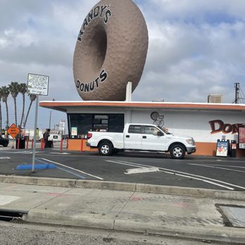 Randy's Donuts - Iconic Donut Sign - Donuts Near Me - Inglewood, California
