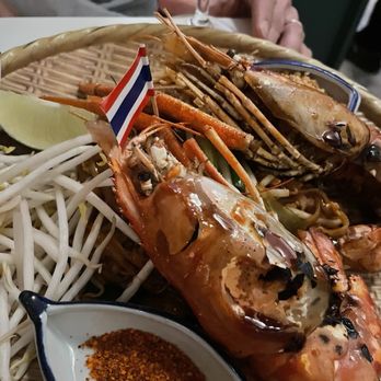 Elephant District - Thai Near Me - Brooklyn, New York