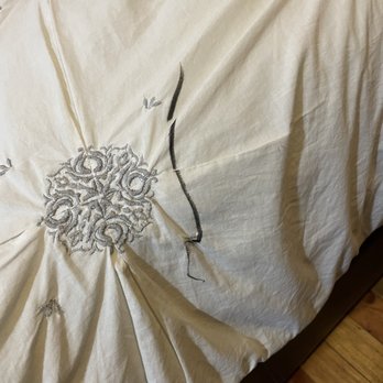 AAA Movers Minneapolis MN - White bedspread with black Sharpie. No response from AAA for replacement. - Movers Near Me - Minneapolis, Minnesota AAA Movers Minneapolis MN - White bedspread with black Sharpie. No response from AAA for replacement. - Movers Near Me - Minneapolis, Minnesota