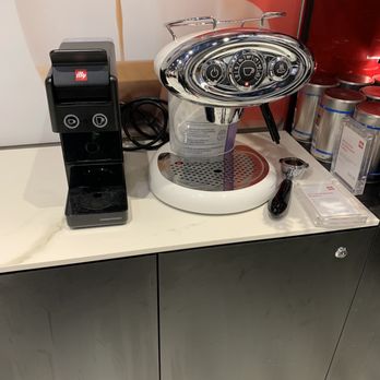 Illy Caffe - Williamsburg - Wine Bars Near Me - Williamsburg, Virginia