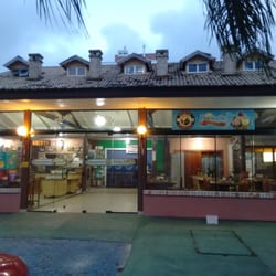 Restaurante Porto Açoriano - Restaurante bem bom a uma quadra da orla da praia de Açores