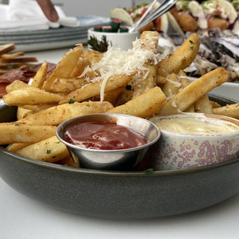 H Tasting Lounge - Lounges Near Me - Vancouver, British Columbia H Tasting Lounge - Lounges Near Me - Vancouver, British Columbia