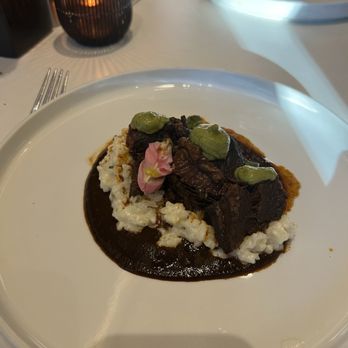 Xochi - Cachetes de Res en Mole Pasilla Dinner - Mexican Near Me - Houston, Texas