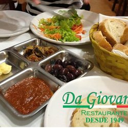 Restaurante Da Giovanni - Oferecemos uma delicioso couvert de entrada com sardela, berinjela, manteiga bolinha, azeitonas preta e cesta de pães italianos.