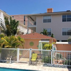 SunTiki Cottages - Castaway cottage: one bedroom/studio cottage sleeps 2 guests in a King bed.