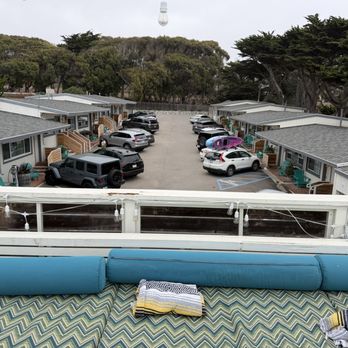 Cambria Beach Lodge - Terrace with back to the ocean. View of parking. - Hotels Near Me - Cambria, California