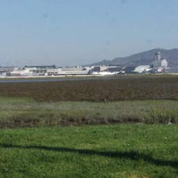 A nice place waiting for someone arriving at SFO parking for free for two hours.