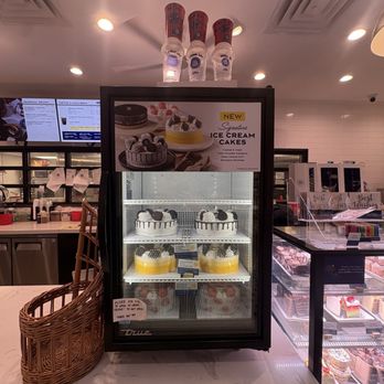Paris Baguette - Ice cream cakes - Bakeries Near Me - Chicago, Illinois Paris Baguette - Ice cream cakes - Bakeries Near Me - Chicago, Illinois