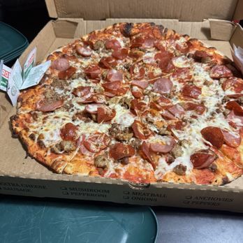Ali's Pizzaria - Meat Supreme Pizza - Pizza Near Me - Windcrest, Texas