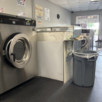 Wesley Chapel Coin Laundromat - Laundromat Near Me - Wesley Chapel, Florida Wesley Chapel Coin Laundromat - Laundromat Near Me - Wesley Chapel, Florida