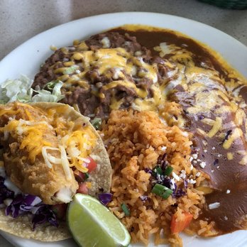Miguel's Cocina - El número uno con un taco pizcado - Mexican Near Me - Coronado, California