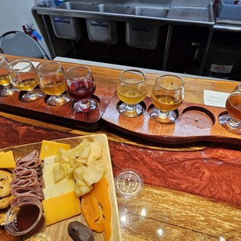 Big Island Meadery - Mead flight and charcuterie board - Meaderies Near Me - Keaau, Hawaii