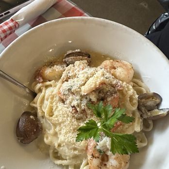 Nonni's Italian Bistro - Seafood fettuccini - Italian Near Me - Seaside, Oregon
