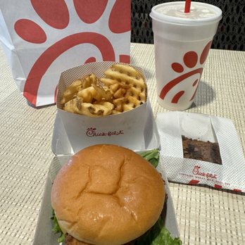 Chick-fil-A - Chick-fil-A Chicken Sandwich meal - Fast Food Near Me - Las Vegas, Nevada Chick-fil-A - Chick-fil-A Chicken Sandwich meal - Fast Food Near Me - Las Vegas, Nevada