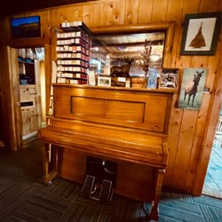 The Twin Lakes Inn & Saloon