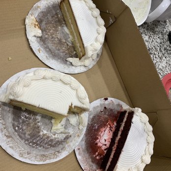 Lesley's Creative Cakes - Puddles of simple syrup she supposedly doesn't use. - Bakeries Near Me - MESA, Arizona Lesley's Creative Cakes - Puddles of simple syrup she supposedly doesn't use. - Bakeries Near Me - MESA, Arizona
