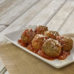 Swiss Farm Stores - Beef Meatballs w/ Marinara
Six ground beef meatballs topped with marinara sauce