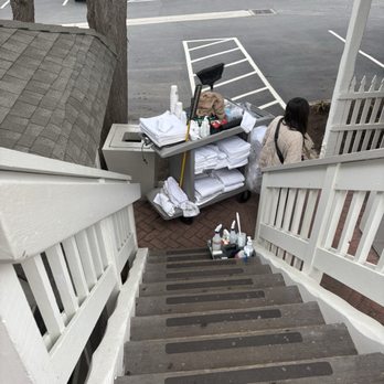 Fogcatcher Inn - Good luck getting down the stairs - Hotels Near Me - Cambria, California