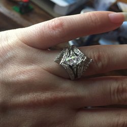 Benny Jewelry - The beautiful ring I got my Fiancé!