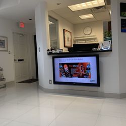 Roxy Barber Acupuncture & Aesthetics - Waiting area