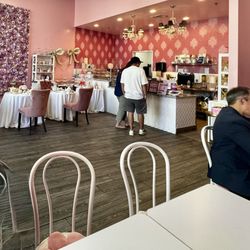 Nicely decorated immaculate decor and the staff was wonderful