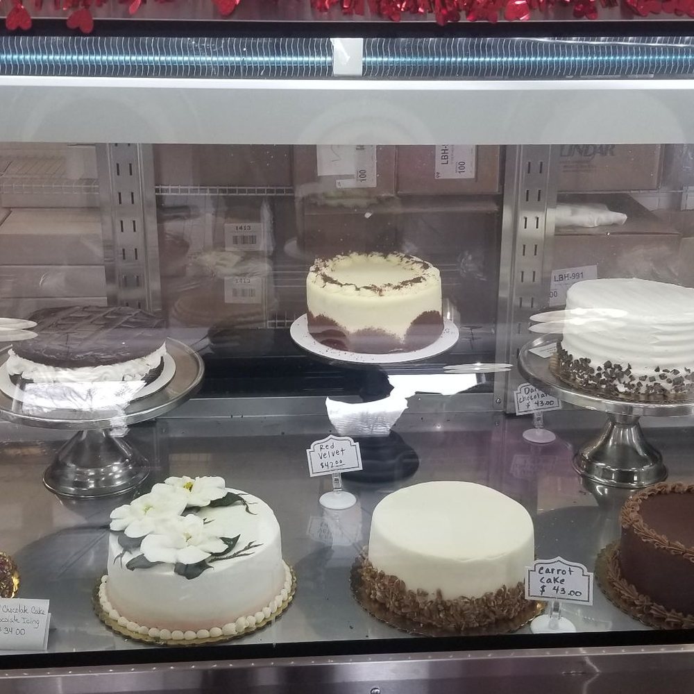 Hans' Bakery - Cake displays - Bakeries Near Me - Anoka, Minnesota Hans' Bakery - Cake displays - Bakeries Near Me - Anoka, Minnesota