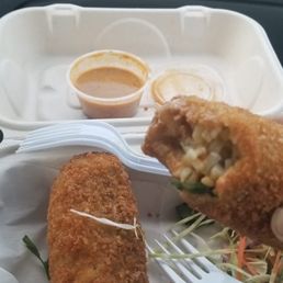 Green curry chicken spring rolls, good.