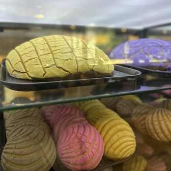 Con Azucar Cafe - Concha - Bakeries Near Me - Sacramento, California