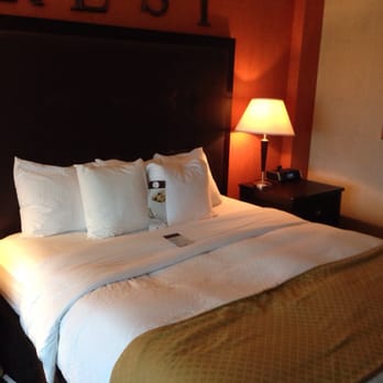 DoubleTree by Hilton Hotel Springfield - Bedroom - Hotels Near Me - Springfield, Missouri DoubleTree by Hilton Hotel Springfield - Bedroom - Hotels Near Me - Springfield, Missouri