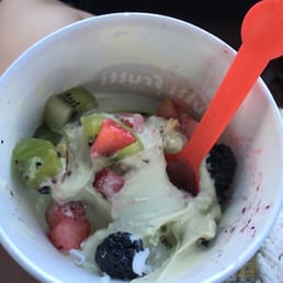 Matcha green tea with strawberries, blackberries, kiwi, raspberries, almonds & coconut shreds.