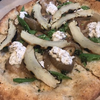 True Food Kitchen - Seasonal roasted artichoke pizza - Vegetarian Near Me - Pasadena, California