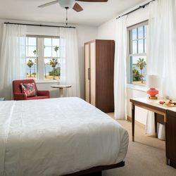 Fenway Hotel, Autograph Collection - Water View King Bedroom