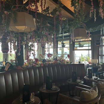 The Green Room - Inside the lounge-very spacious with plenty of seating - Cocktail Bars Near Me - Burbank, California