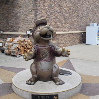 Buc-ee's - Buc-cee himself - Gas Stations Near Me - Temple, Texas