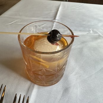 Hoq Restaurant - Old fashioned like drink - New American Near Me - Des Moines, Iowa