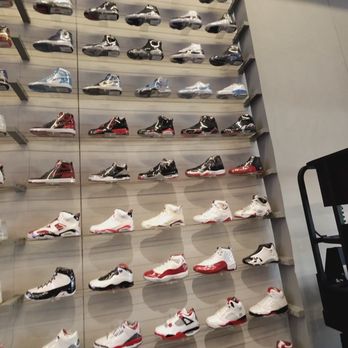 flight shoe store