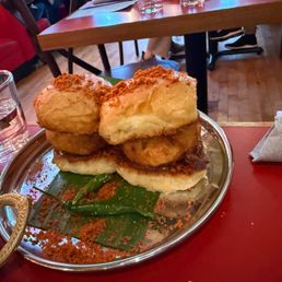 vada pav vada pav