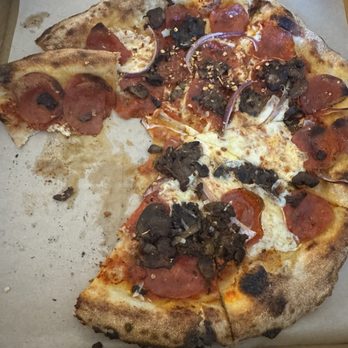 Deserto Pizzeria - The pepperoni, I don't remember the real name, but I added onions and mushrooms. - Pizza Near Me - El Paso, Texas Deserto Pizzeria - The pepperoni, I don't remember the real name, but I added onions and mushrooms. - Pizza Near Me - El Paso, Texas