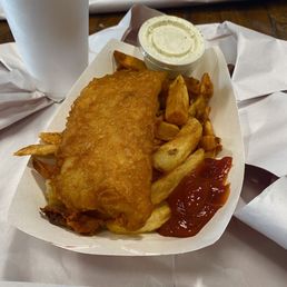 Half fish and chips w/tartar sauce