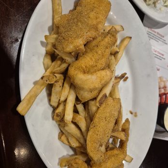 Ruby Tuesday - Catfish and fries - American Near Me - Philadelphia, Pennsylvania Ruby Tuesday - Catfish and fries - American Near Me - Philadelphia, Pennsylvania