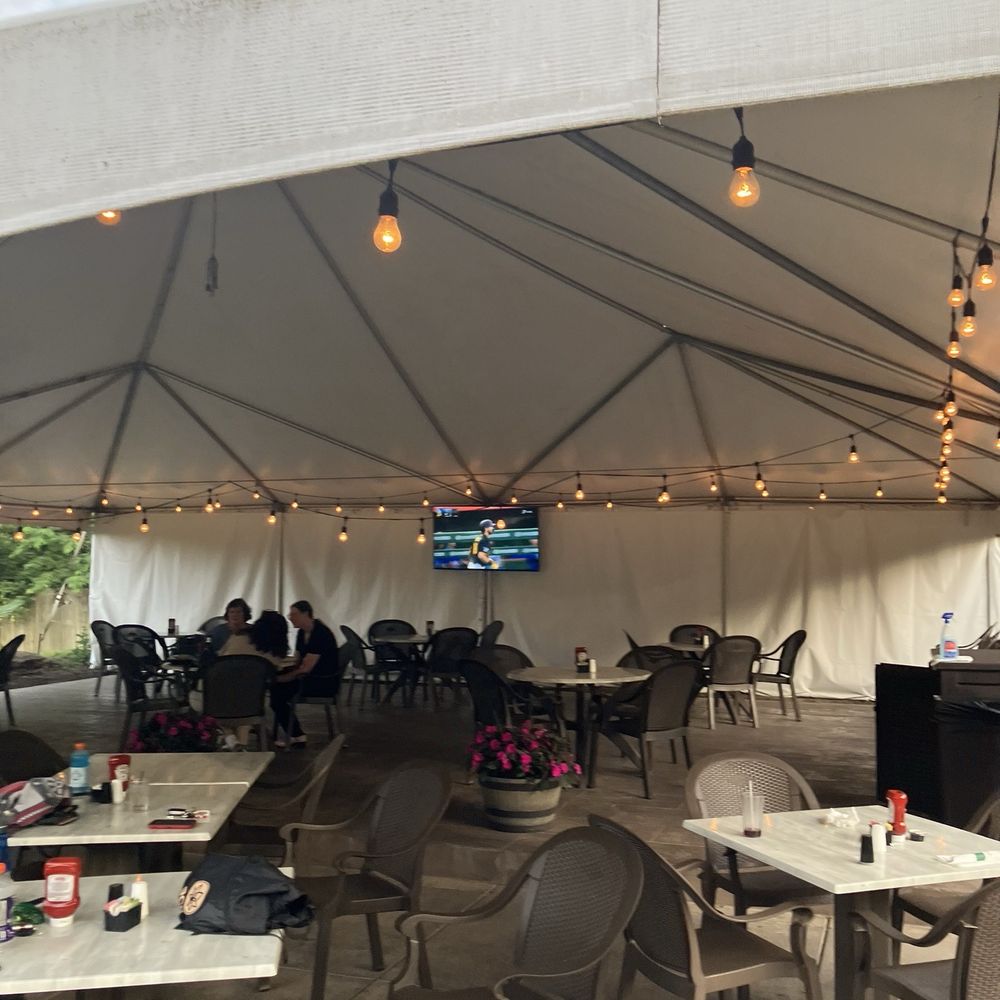 Billy's Roadhouse - Outside seating - New American Near Me - Wexford, Pennsylvania