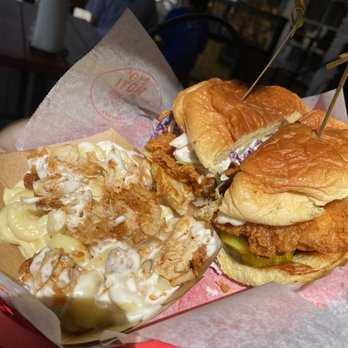 Tumble 22 - OG Chicken Sandwich with dirty mac & cheese - American Near Me - Austin, Texas Tumble 22 - OG Chicken Sandwich with dirty mac & cheese - American Near Me - Austin, Texas
