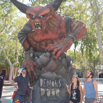 Six Flags Magic Mountain - Amusement Parks Near Me - Valencia, California Six Flags Magic Mountain - Amusement Parks Near Me - Valencia, California
