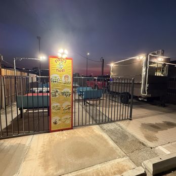 Fidel's Tacos - Outside seating - Food Trucks Near Me - Yuma, Arizona
