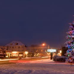 Upper Union Street - Upper Union Street during the winter holiday season.