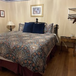 Mad River Inn - My room-robes were an excellent touch!