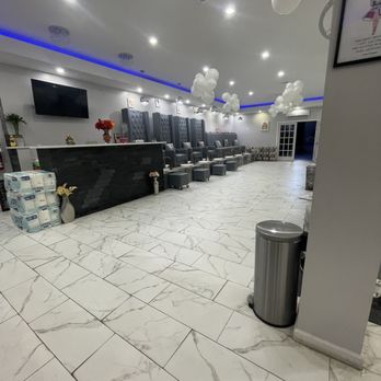 LaRu The Beauty Experience - Pedicure seating - Nail Salons Near Me - Staten Island, New York