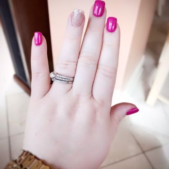 Le' Spa - Gel polish manicure with glitter accent nail done by LEE - Nail Salons Near Me - Allentown, Pennsylvania